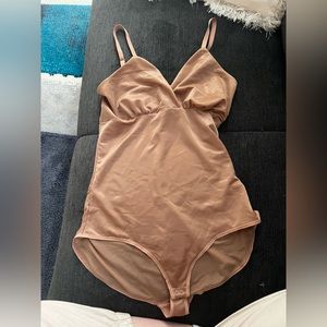SKIMS | SIENNA BARELY THERE BODYSUIT BRIEF W/ SNAPS | L